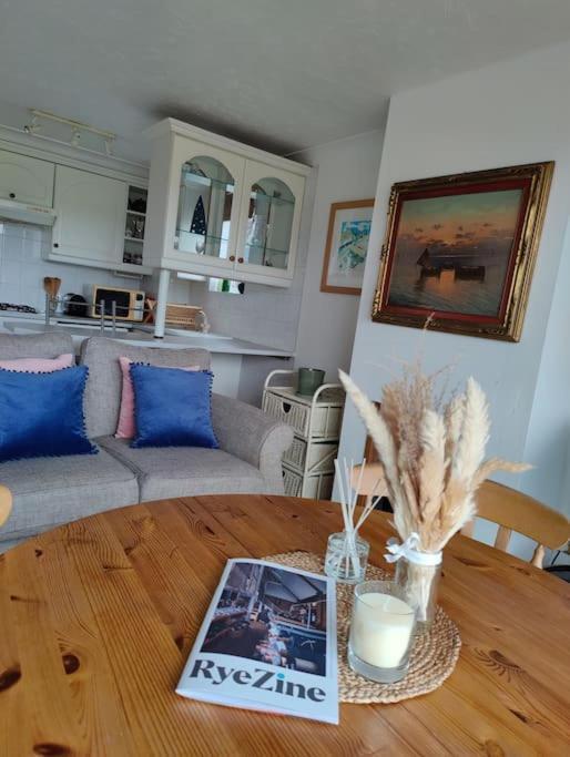 Stunning 1 Bedroom Apartment Over Looking River Рай Екстер'єр фото